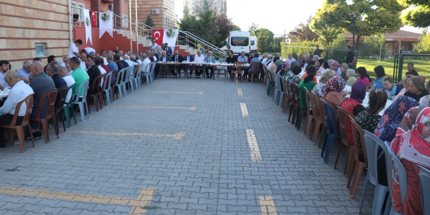 Akçadağ Dayanışma Derneği Genel Merkezinden Muhteşem Aşure Etkinliği