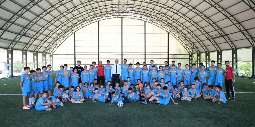 Başkan Geçit, Futbol Kursunda Geleceğin Yıldızlarıyla Buluştu