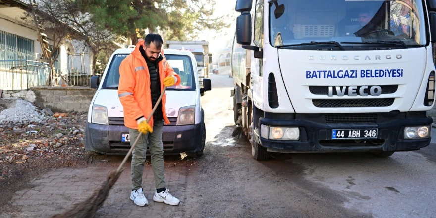 Battalgazi Belediyesi Enkaz Sonrası Temizlik Çalışmalarını Aralıksız Sürdürüyor