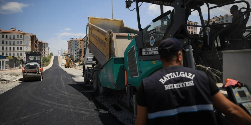 Battalgazi Belediyesi, yol çalışmalarına aralıksız devam ediyor