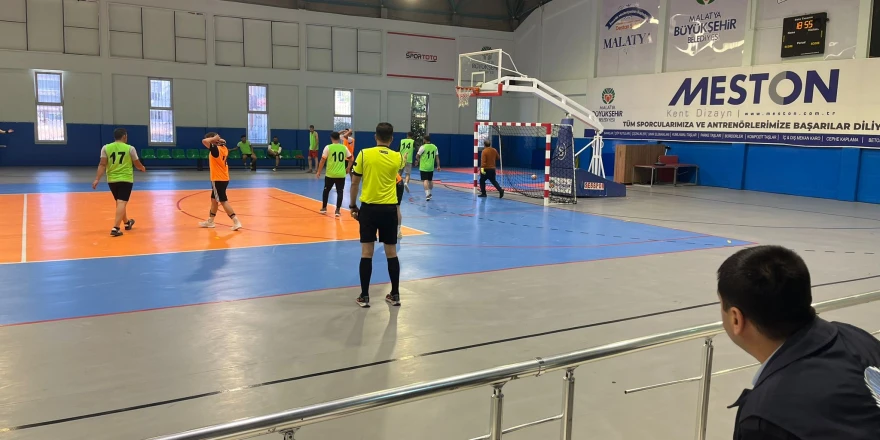 Battalgazi’de 29 Ekim’e Özel Futsal Turnuvası Başladı