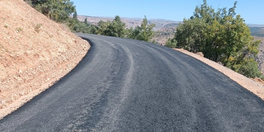 Büyükşehir Belediyesi Akçadağ’a 20 Kilometre Asfalt Serimi Yaptı