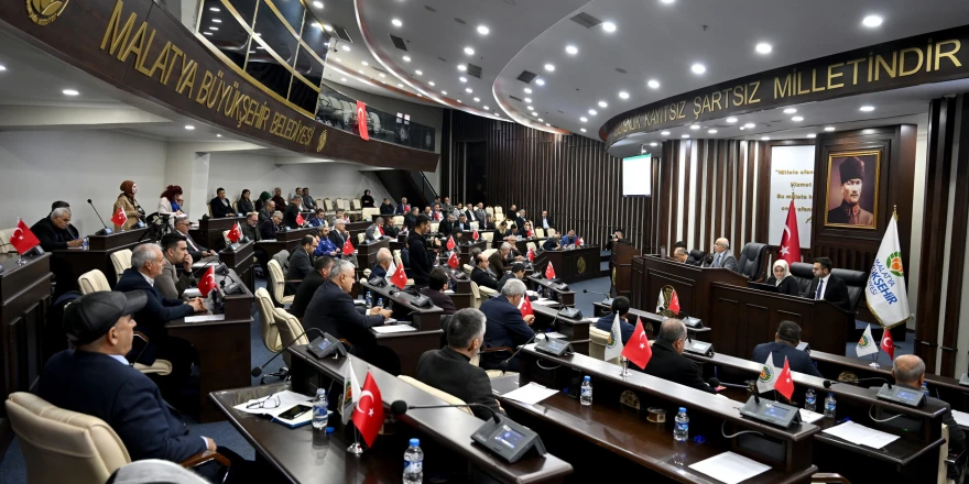 Büyükşehir Belediyesi Meclis toplantısından konuşan Başkan Er  95 Bin Konutun İhalesi Yapildi