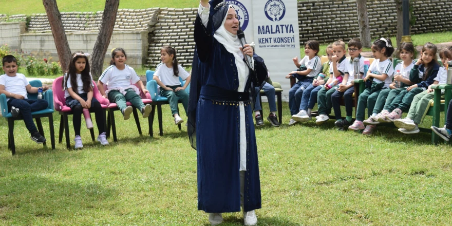 ÇOCUKLAR NİNEM KORKUT’TAN MASALLAR  DİNLEDİLER