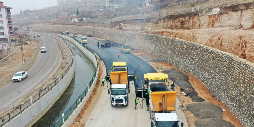 Güney Kuşak Yolunda İncelemelerde Bulunan Başkan Er,