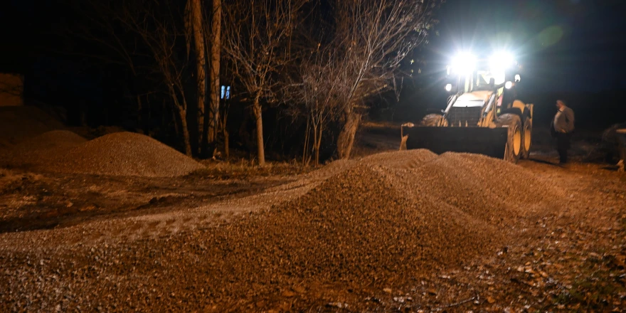 Hasırcılar’da Gece Mesaisi: Çamur Derdine Son