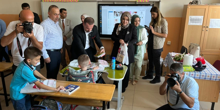 Maginder’ den 1000 öğrenciye hediye