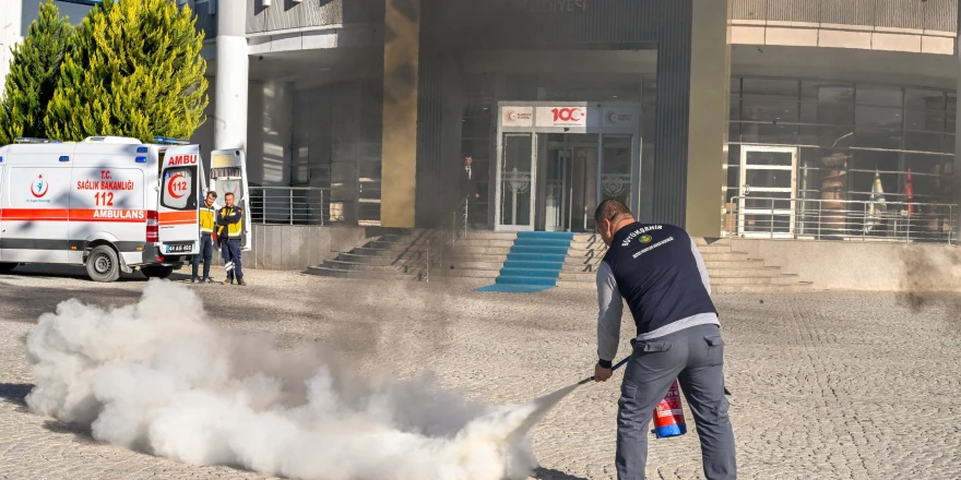 Malatya Büyükşehir Belediyesi Personellerine Deprem Ve Afet Tatbikatı Düzenledi