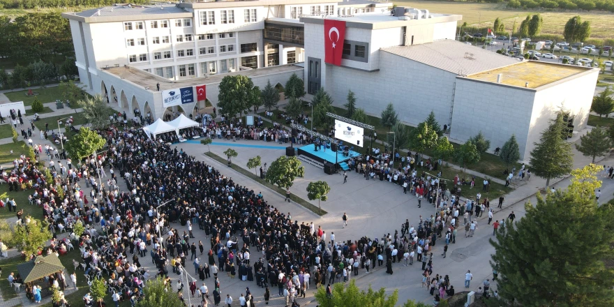 Malatya Turgut Özal Üniversitesi’nde Mezuniyet Heyecanı