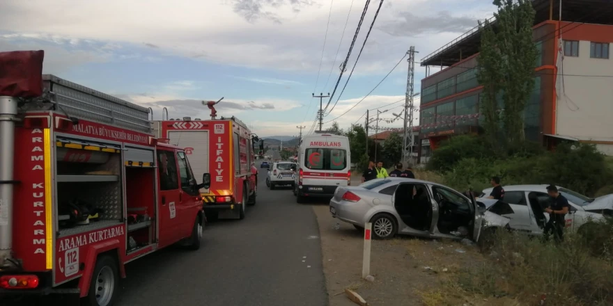 Malatya'da 2 trafik kazasında 8 kişi yaralandı