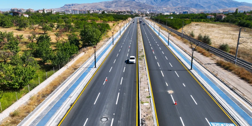 Trafik Güvenliği İçin 870 Bin Metre Yol Çizgi Çalışması Yapıldi