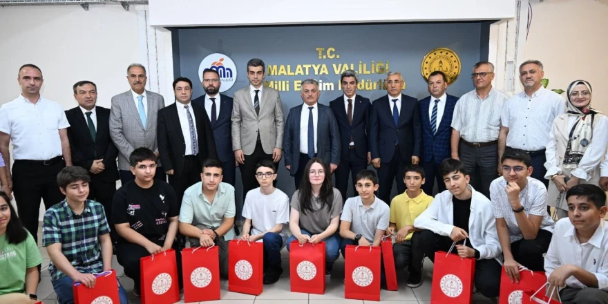 Vali Yazıcı, LGS’de Dereceye Giren Öğrencilerle Bir Araya Geldi