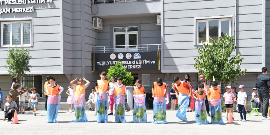 Yeşilyurt Mesleki Eğitim ve Yaşam Merkezindeki Çocuk Şenliği Renkli Anlara Sahne Oldu